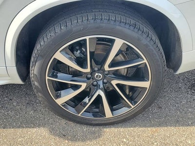 2023 Volvo XC90 B5 Plus