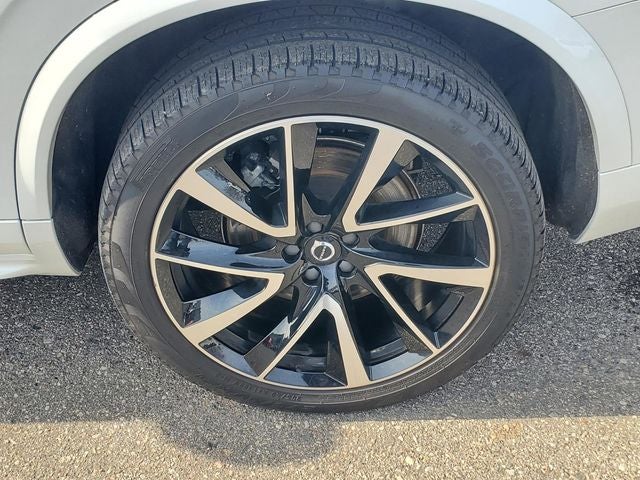 2023 Volvo XC90 B5 Plus