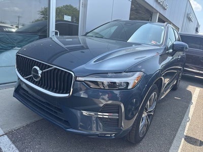 2022 Volvo XC60 B5 Momentum