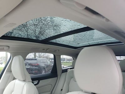 2024 Volvo XC60 B5 Plus Dark Theme