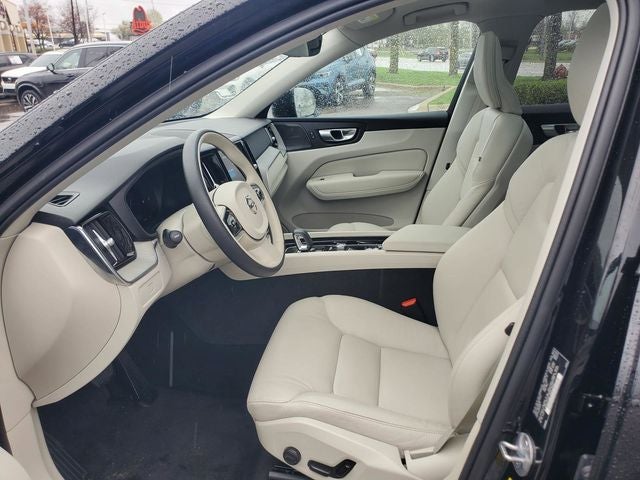2024 Volvo XC60 B5 Plus Dark Theme