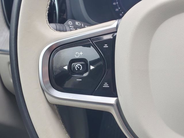 2024 Volvo XC60 B5 Plus Dark Theme