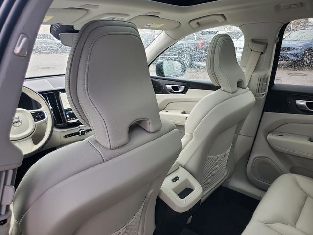 2024 Volvo XC60 B5 Plus Dark Theme