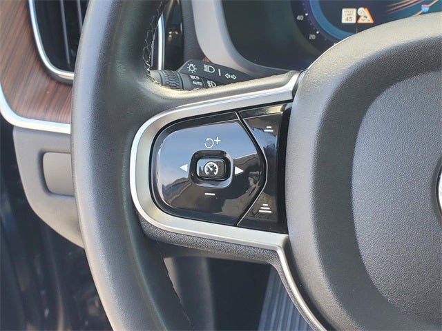 2024 Volvo XC60 B5 Plus Dark Theme