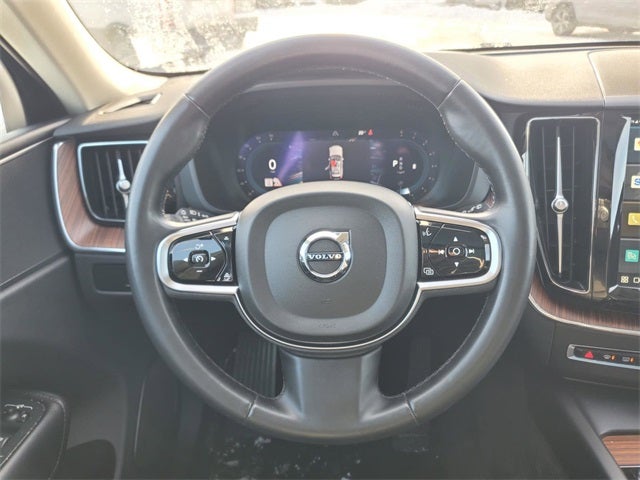 2024 Volvo XC60 B5 Plus Dark Theme