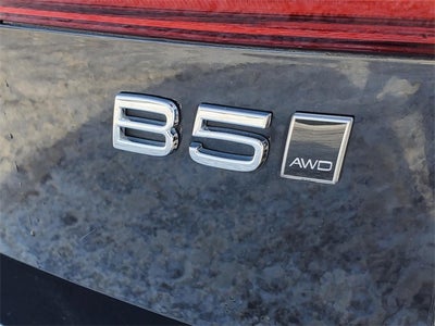 2024 Volvo XC60 B5 Plus Dark Theme