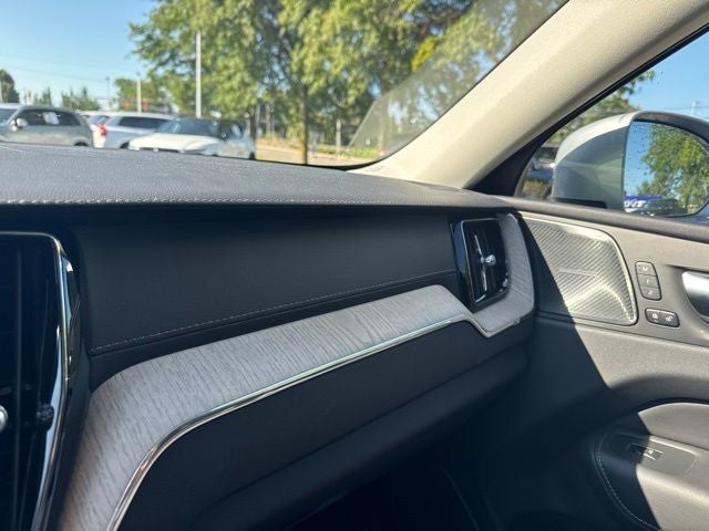 2022 Volvo XC60 B5 Inscription