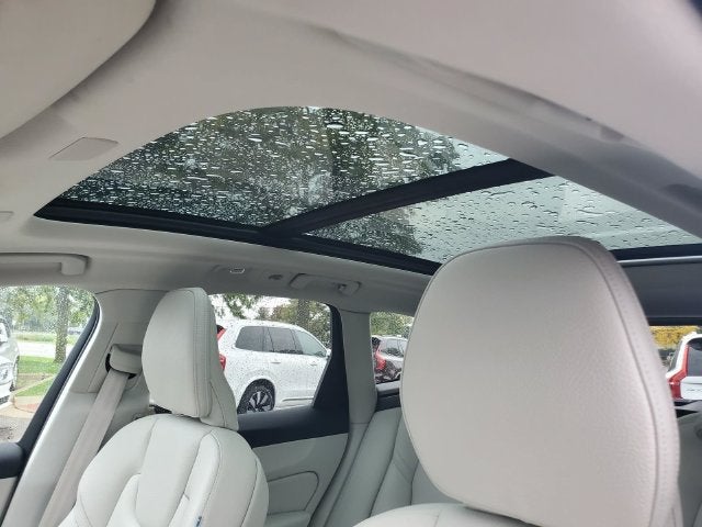 2024 Volvo XC60 B5 Plus Dark Theme