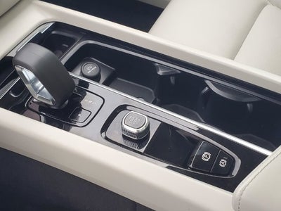 2024 Volvo XC60 B5 Plus Dark Theme