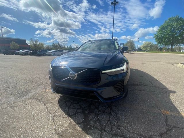 2023 Volvo XC60 B5 Plus Dark Theme