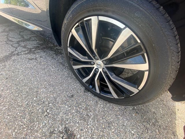 2023 Volvo XC60 B5 Plus Dark Theme