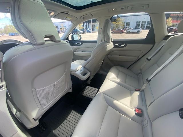 2023 Volvo XC60 B5 Plus Dark Theme