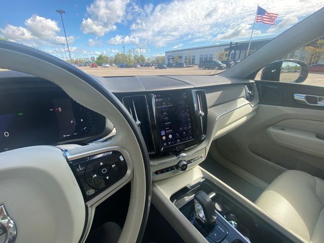 2023 Volvo XC60 B5 Plus Dark Theme