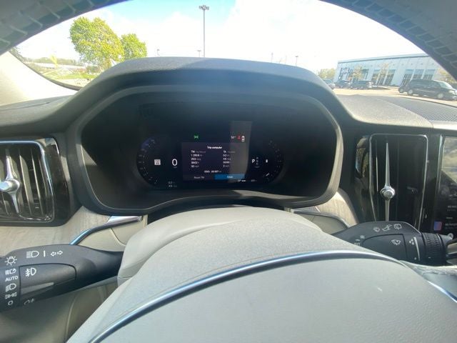 2023 Volvo XC60 B5 Plus Dark Theme