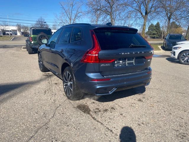 2023 Volvo XC60 B5 Plus Dark Theme