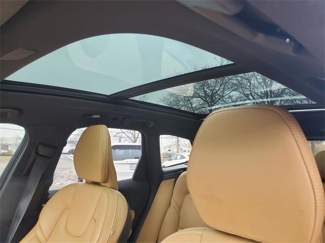 2023 Volvo XC60 B5 Ultimate Dark Theme