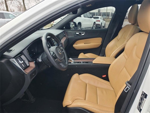 2023 Volvo XC60 B5 Ultimate Dark Theme