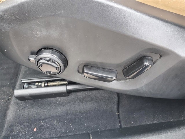 2023 Volvo XC60 B5 Ultimate Dark Theme