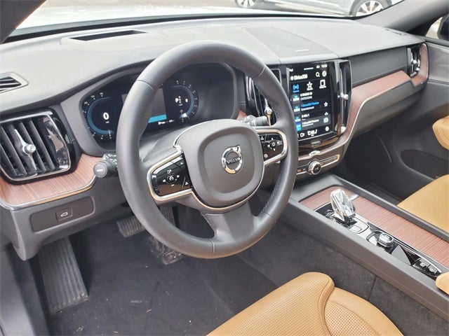 2023 Volvo XC60 B5 Ultimate Dark Theme