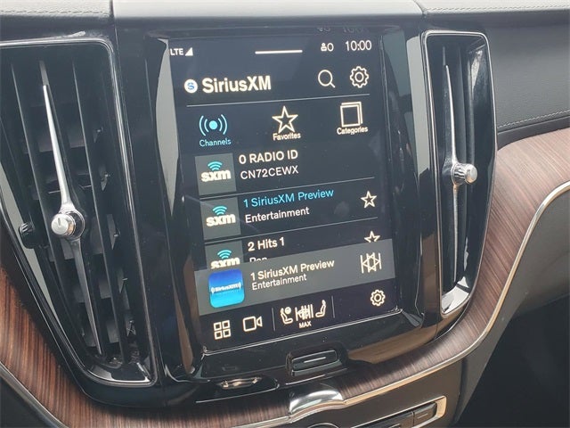 2023 Volvo XC60 B5 Ultimate Dark Theme