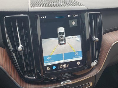 2023 Volvo XC60 B5 Ultimate Dark Theme