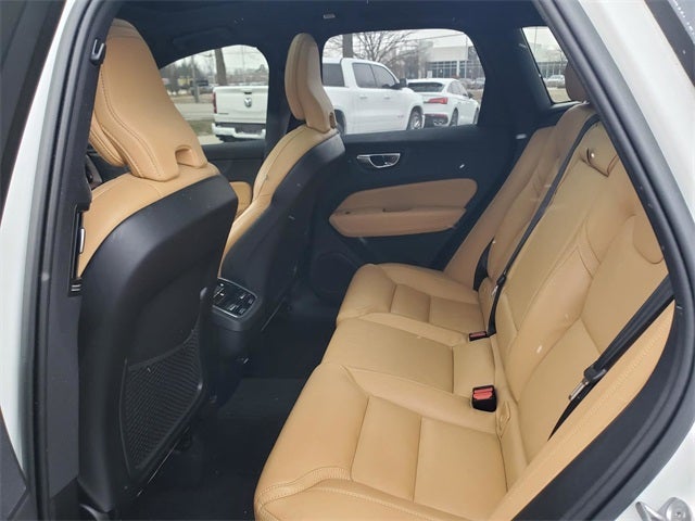 2023 Volvo XC60 B5 Ultimate Dark Theme