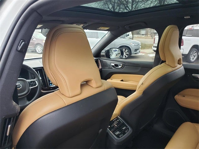 2023 Volvo XC60 B5 Ultimate Dark Theme