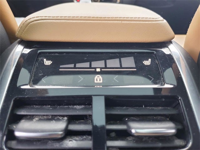 2023 Volvo XC60 B5 Ultimate Dark Theme