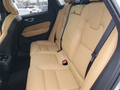 2023 Volvo XC60 B5 Ultimate Dark Theme