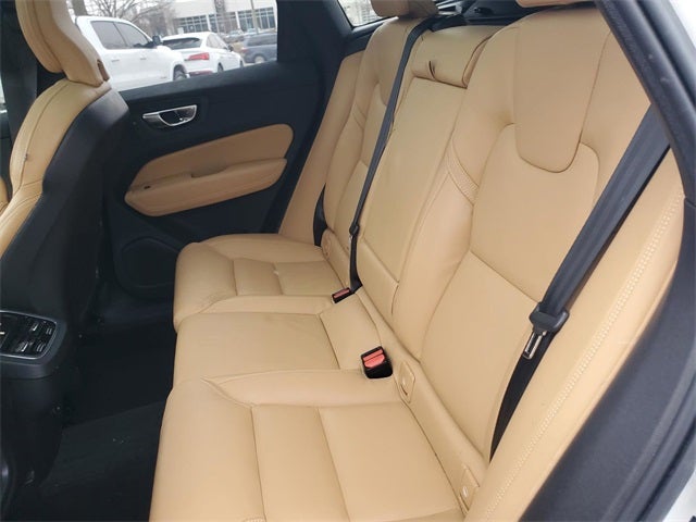 2023 Volvo XC60 B5 Ultimate Dark Theme