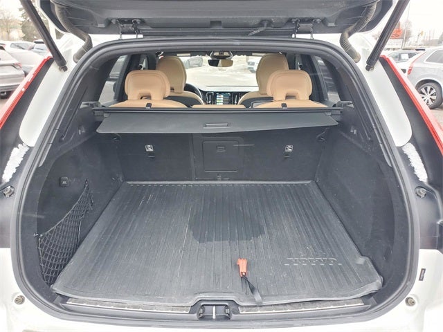 2023 Volvo XC60 B5 Ultimate Dark Theme