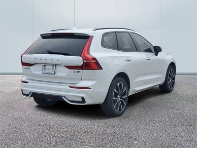2023 Volvo XC60 B5 Ultimate Dark Theme