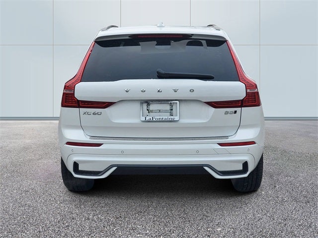 2023 Volvo XC60 B5 Ultimate Dark Theme