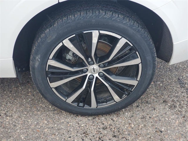 2023 Volvo XC60 B5 Ultimate Dark Theme