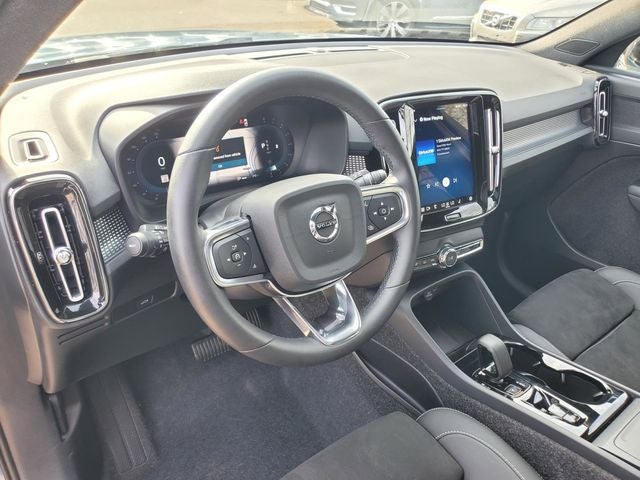 2025 Volvo XC40 B5 Plus Dark Theme