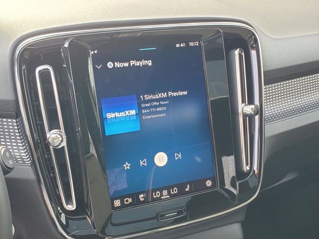 2025 Volvo XC40 B5 Plus Dark Theme