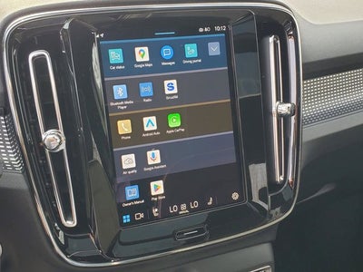 2025 Volvo XC40 B5 Plus Dark Theme