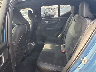 2025 Volvo XC40 B5 Plus Dark Theme