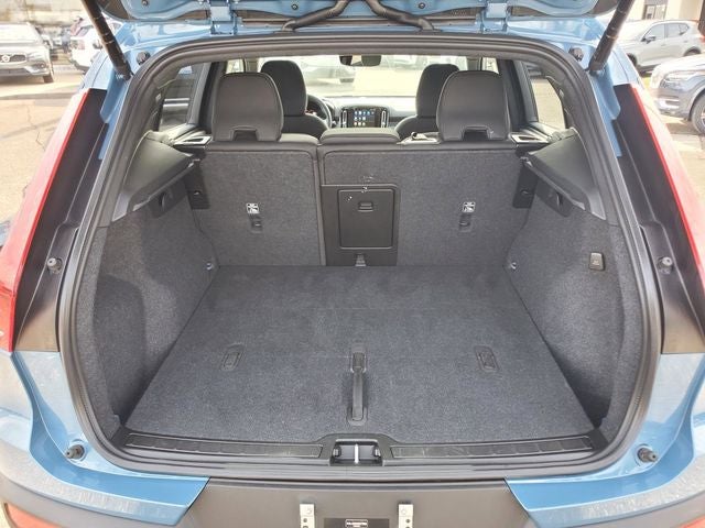 2025 Volvo XC40 B5 Plus Dark Theme