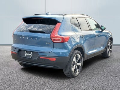 2025 Volvo XC40 B5 Plus Dark Theme