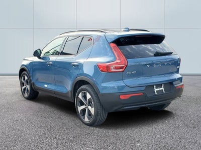2025 Volvo XC40 B5 Plus Dark Theme
