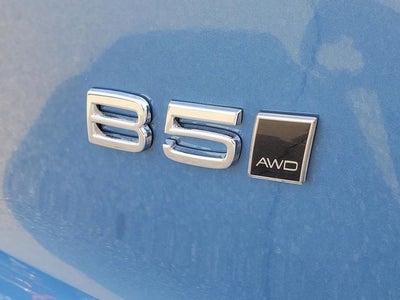 2025 Volvo XC40 B5 Plus Dark Theme