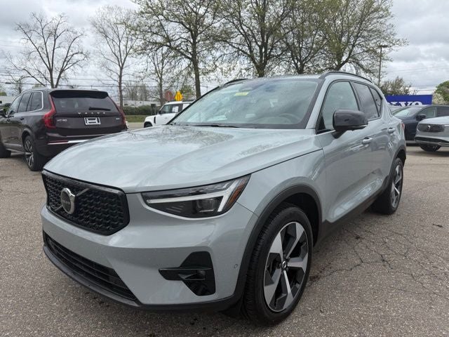 2026 Volvo XC40 B5 Plus