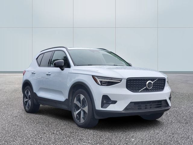 2026 Volvo XC40 B5 Plus