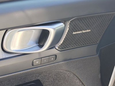 2025 Volvo XC40 B5 Plus Dark Theme