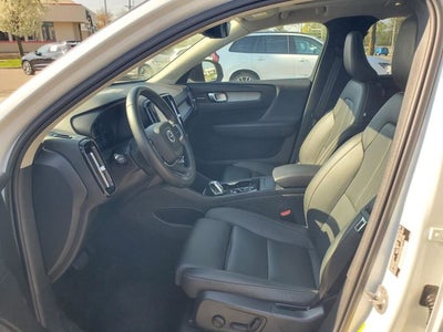 2025 Volvo XC40 B5 Plus Dark Theme