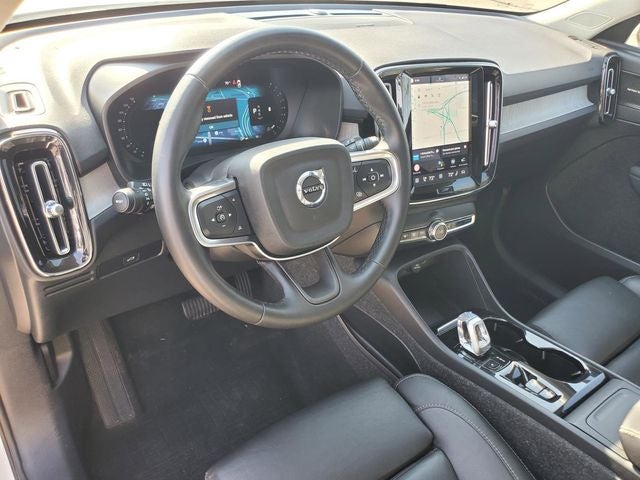 2025 Volvo XC40 B5 Plus Dark Theme