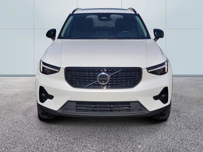 2025 Volvo XC40 B5 Plus Dark Theme