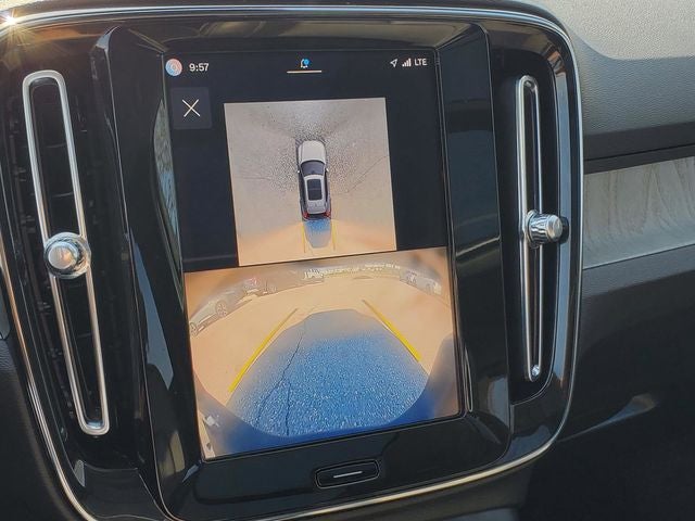 2025 Volvo XC40 B5 Plus Dark Theme