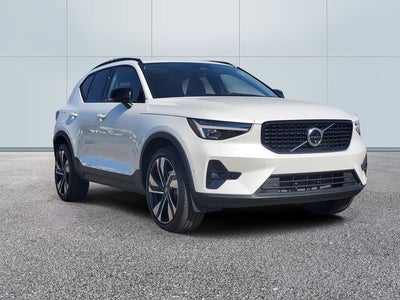 2025 Volvo XC40 B5 Plus Dark Theme